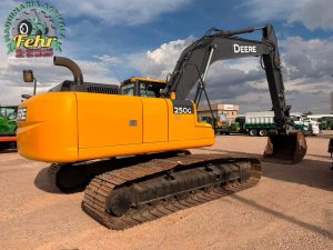 EXCAVADORA JOHN DEERE 250G AÑO 2015